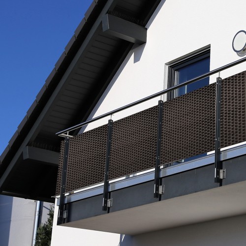Esempio di frangivista e frangivento per balcone